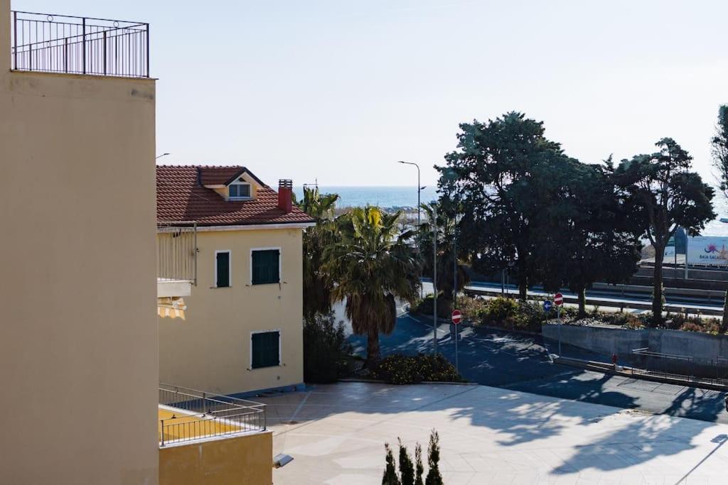 Fronte Mare-piscina- Pista Ciclabile * Imperia