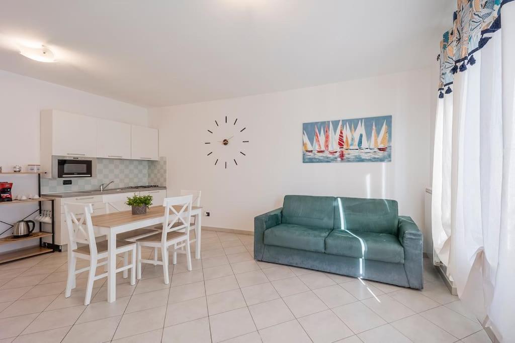 Apartment Fronte Mare-piscina- Pista Ciclabile Imperia