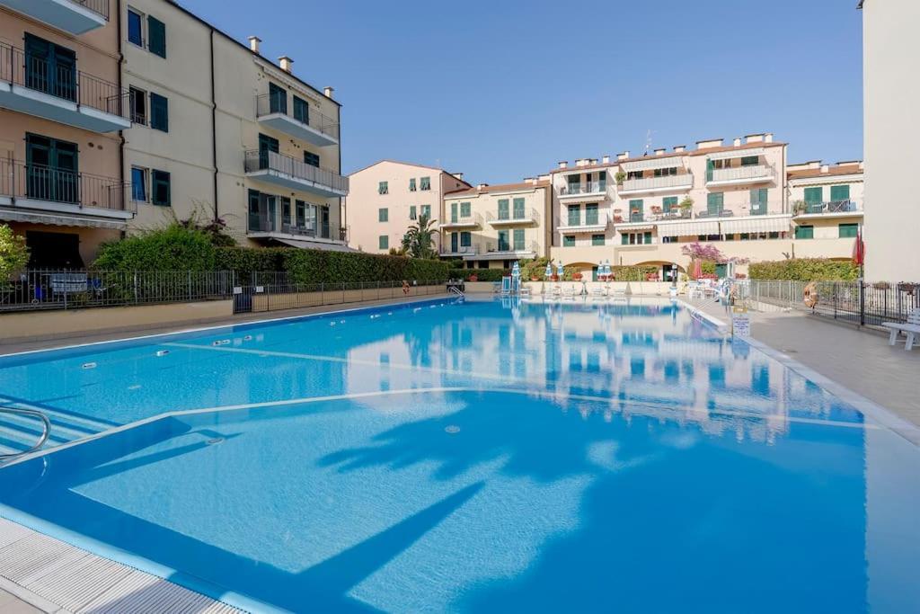Fronte Mare-piscina- Pista Ciclabile Apartment *